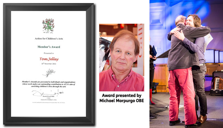 Michael Morpurgo presents the award